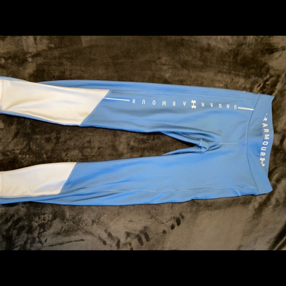 under armor 3/4 leggings EUC!